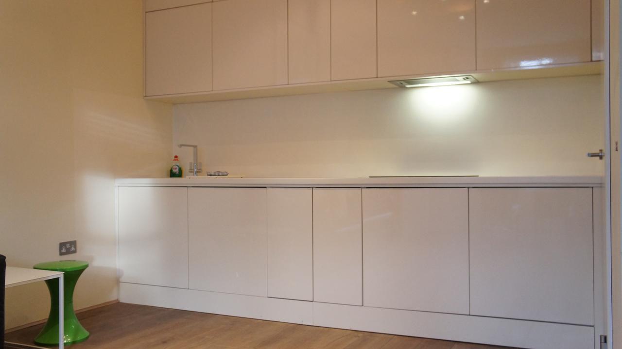 Ahometorent White Londra